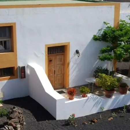 Sleeps 4 Wifi Villa *